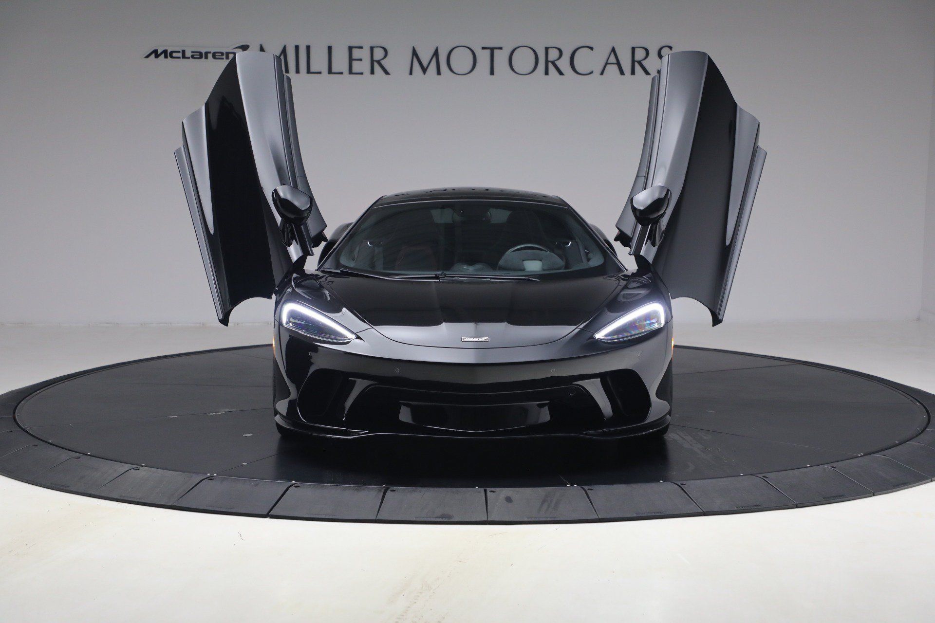 Used 2023 McLaren GT RWD image 13