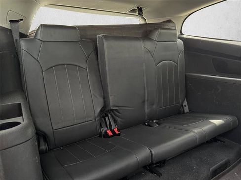 Used 2016 Chevrolet Traverse LTZ FWD image 17