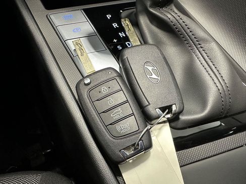Certified 2024 Hyundai Elantra SE FWD image 28