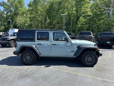 Used 2024 Jeep Wrangler Sport S AWD/4WD image 10