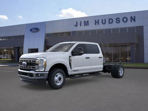New 2026 Ford F350 XL w/ XL Chrome Package image 1