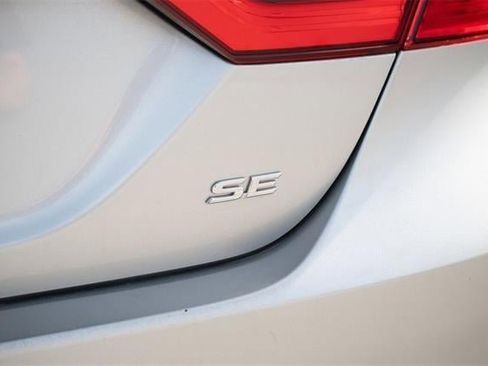 Used 2023 Toyota Camry SE image 31