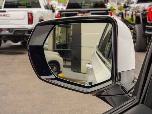 Used 2025 GMC Yukon Elevation RWD image 17