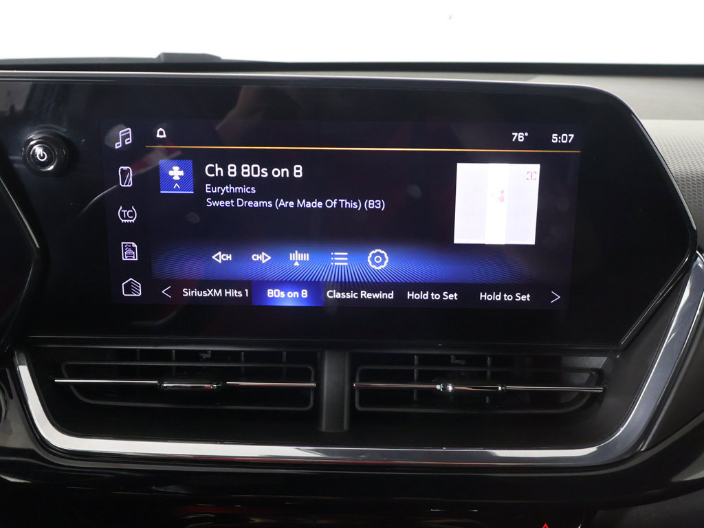 Used 2025 Chevrolet Trax RS FWD image 39