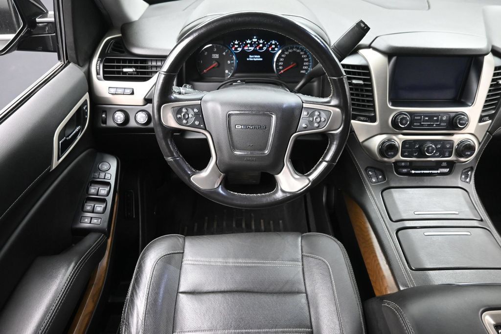 Used 2020 GMC Yukon XL Denali w/ Denali Premium Package AWD/4WD image 15
