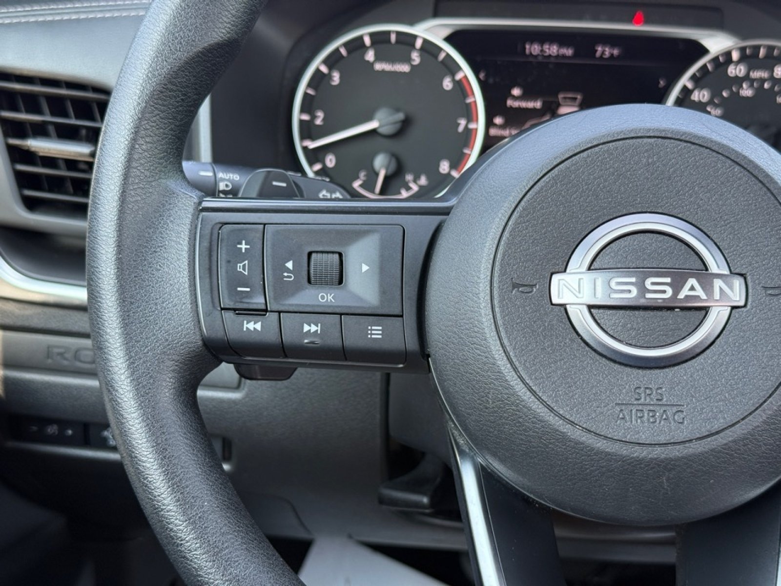 Used 2024 Nissan Rogue S AWD/4WD image 19