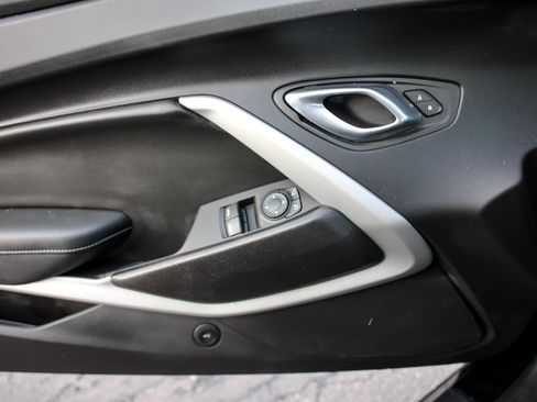 Certified 2020 Chevrolet Camaro SS image 31