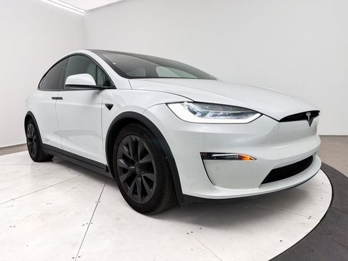 Used 2022 Tesla Model X Plaid image 12