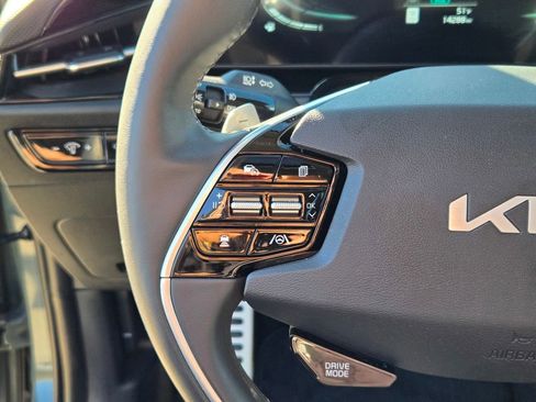 Used 2023 Kia Niro SX Touring image 40