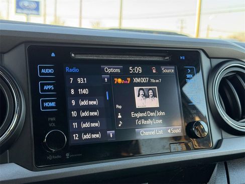 Used 2016 Toyota Tacoma TRD Sport w/ Towing Package image 22