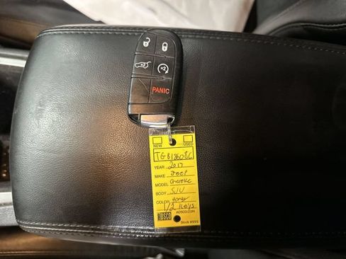 Used 2018 Jeep Grand Cherokee Altitude AWD/4WD image 33