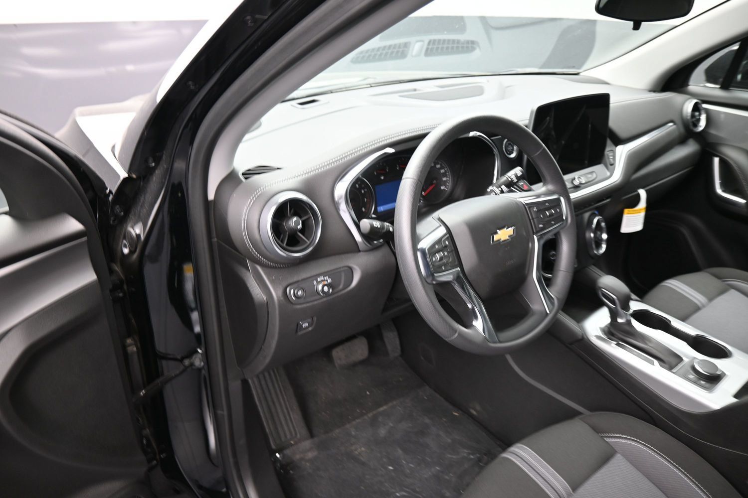 Used 2026 Chevrolet Blazer LT FWD image 12