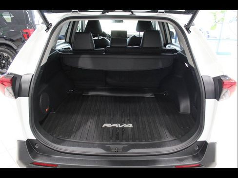 Used 2023 Toyota RAV4 XLE Premium image 19