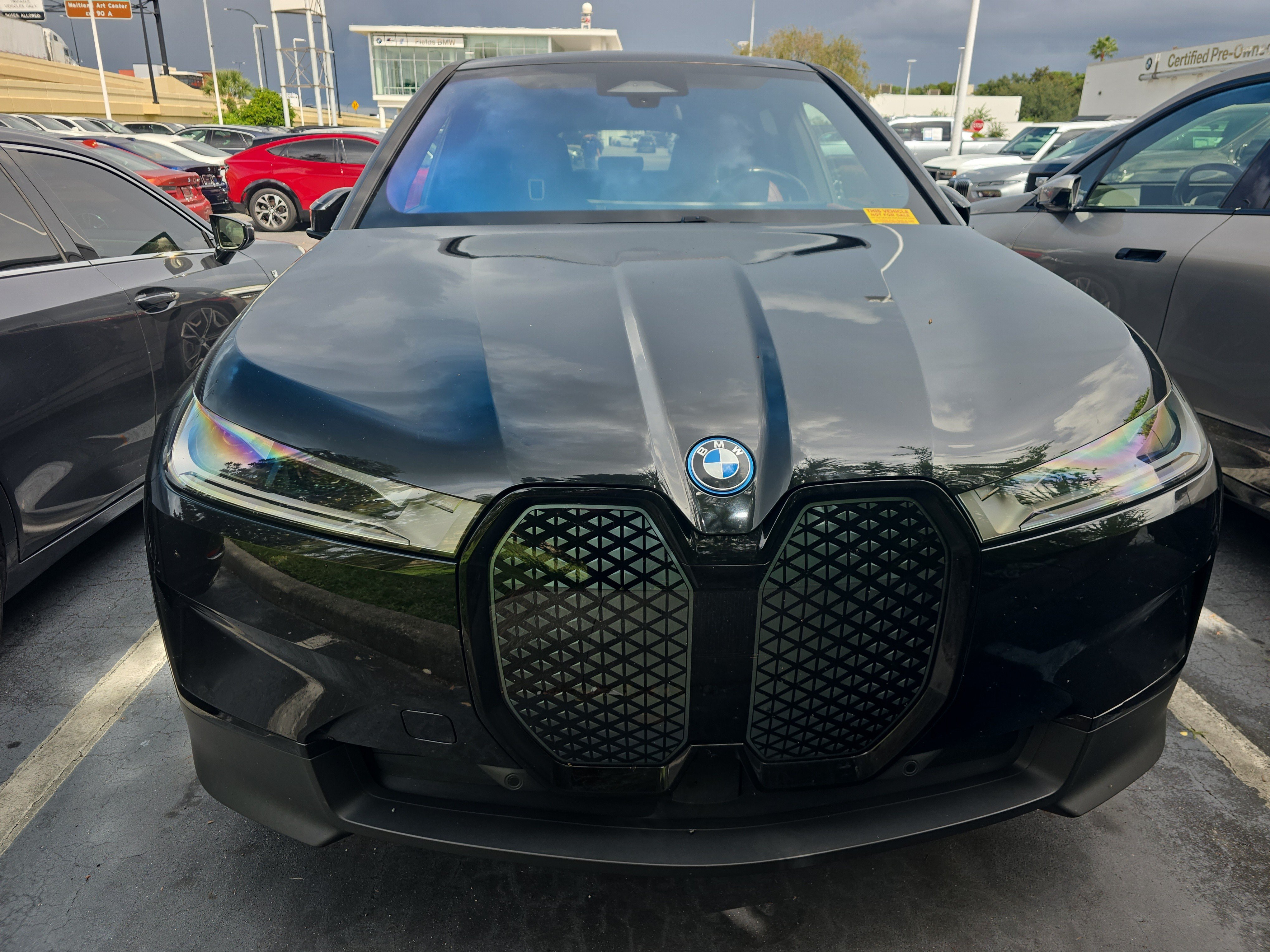Certified 2024 BMW iX xDrive50 w/ Luxury Package AWD/4WD image 4
