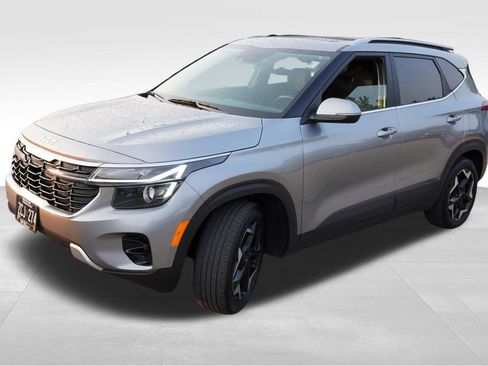 Used 2024 Kia Seltos EX AWD/4WD image 2