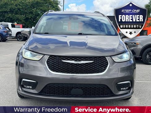 Used 2021 Chrysler Pacifica Limited AWD/4WD image 10