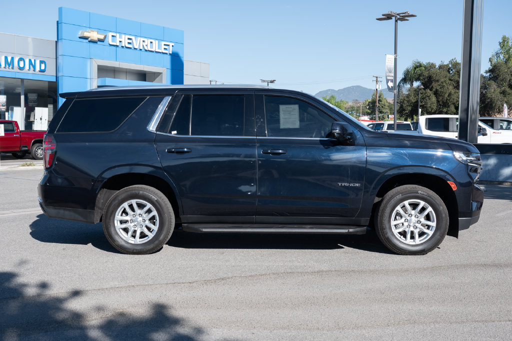 Used 2024 Chevrolet Tahoe LT w/ Luxury Package AWD/4WD image 3