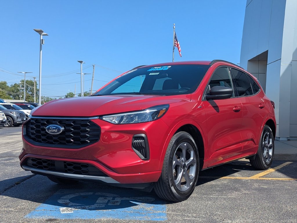 Used 2023 Ford Escape ST-Line w/ Tech Pack #1 AWD/4WD image 7