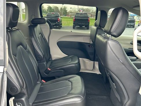 Used 2024 Chrysler Pacifica Touring-L image 61