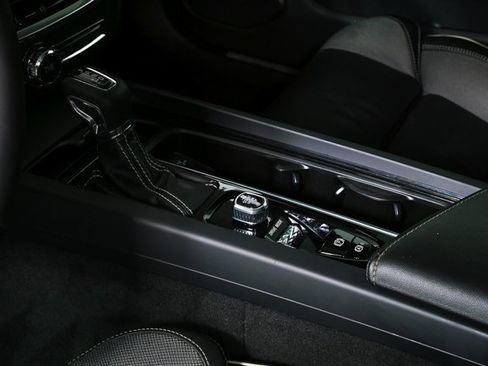 Used 2019 Volvo S60 T6 R-Design image 17