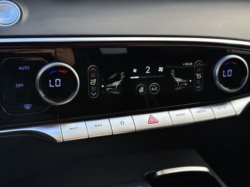 Used 2022 Genesis GV70 2.5T w/ Advanced Package image 24