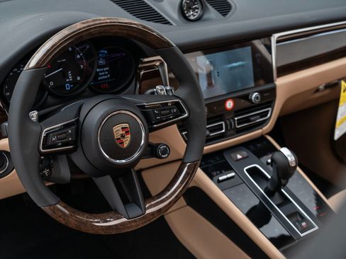 Certified 2026 Porsche Macan AWD/4WD image 21