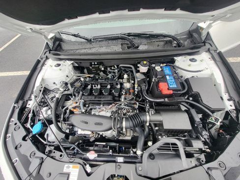 Used 2025 Honda Accord SE image 9