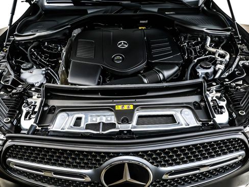 New 2025 Mercedes-Benz GLC 300 4MATIC image 11