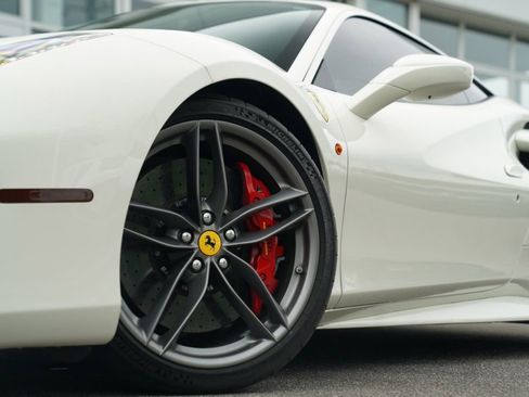 Used 2017 Ferrari 488 GTB RWD image 3
