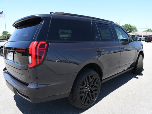New 2026 Ford Expedition Platinum AWD/4WD image 4