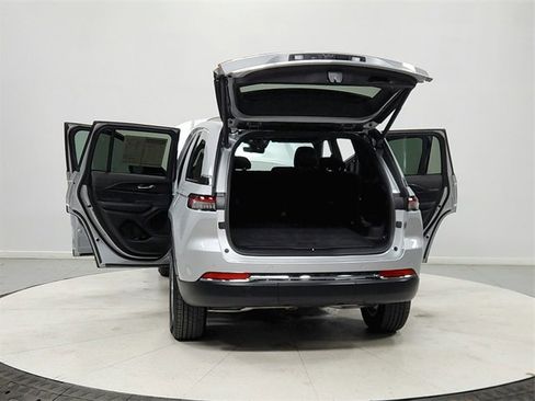 Used 2025 Jeep Grand Cherokee Laredo X w/ Luxury Tech Group I image 14