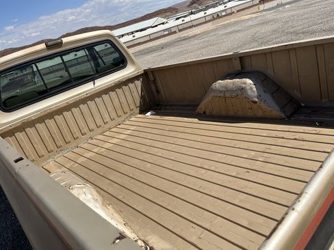 Used 1990 Dodge D/W Truck 250 RWD image 8