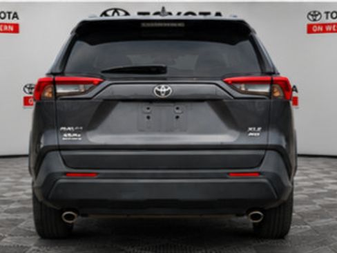 Used 2019 Toyota RAV4 XLE Premium w/ Cold Weather Package AWD/4WD image 5