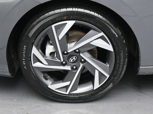 Used 2025 Hyundai Elantra SEL FWD image 35