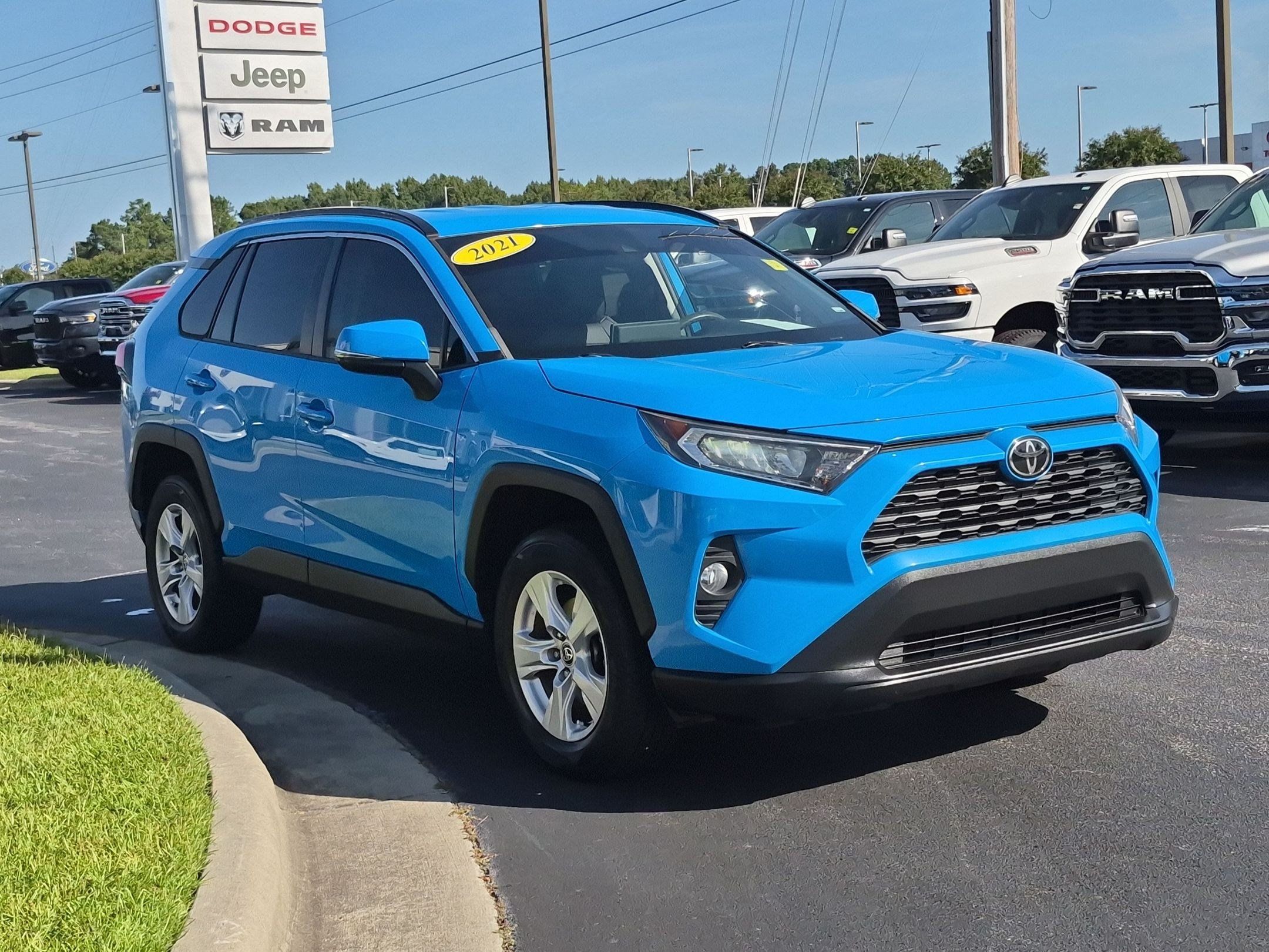 Used 2021 Toyota RAV4 XLE FWD image 3