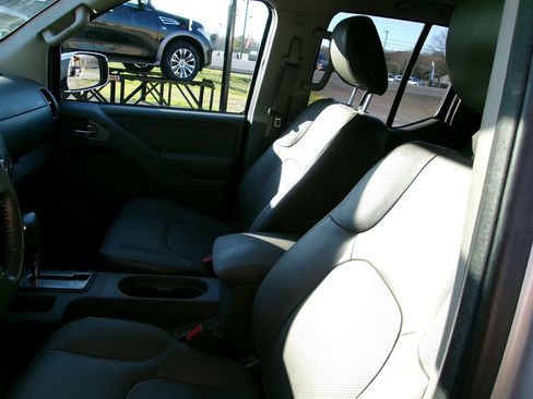 Used 2017 Nissan Frontier SL image 18