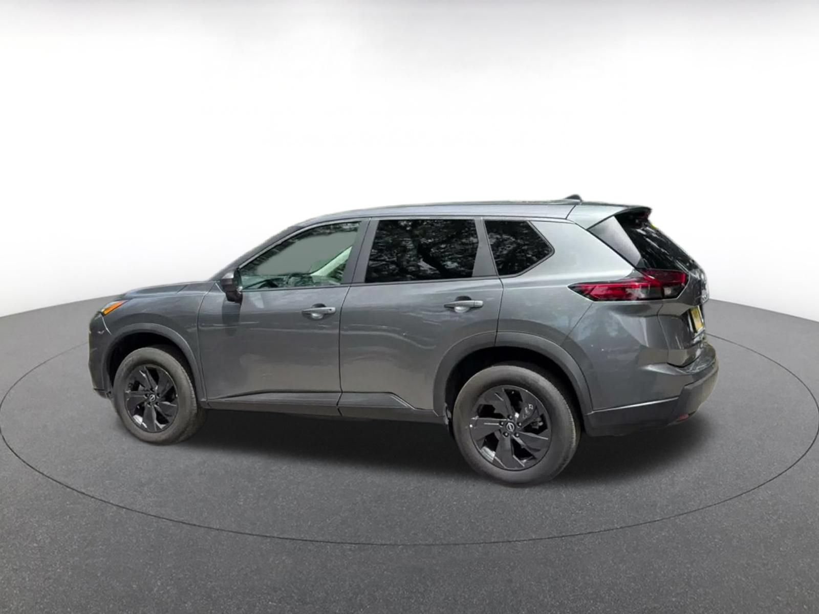 Used 2026 Nissan Rogue SV AWD/4WD image 9