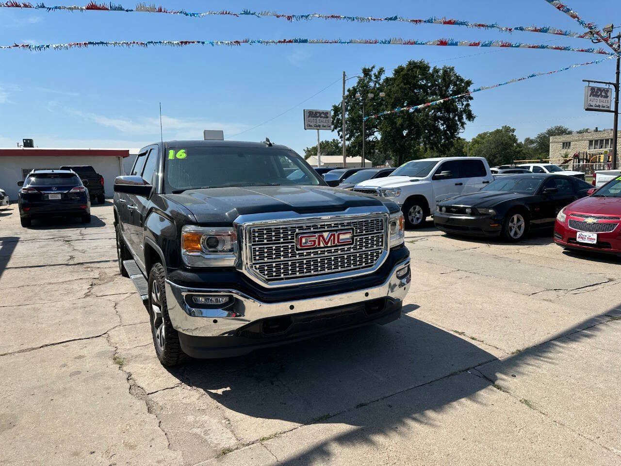 Used 2016 GMC Sierra 1500 SLT w/ All-Terrain Package AWD/4WD image 3