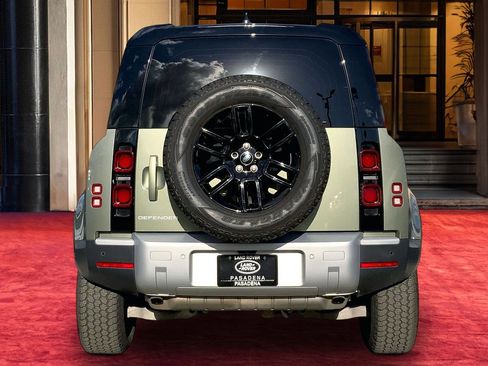 Used 2024 Land Rover Defender 110 S image 4