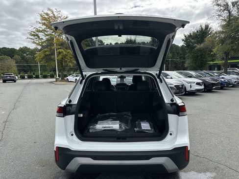 Certified 2025 Volkswagen Tiguan SE FWD image 23