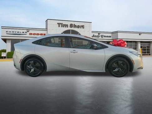 Used 2025 Toyota Prius LE image 4