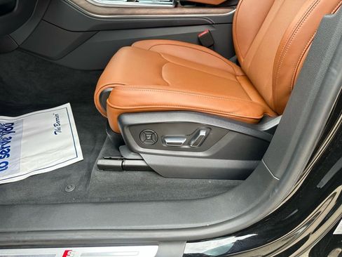 Used 2025 Audi Q8 Prestige image 11