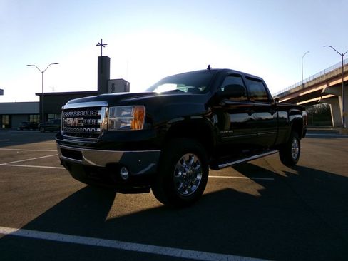 Used 2012 GMC Sierra 2500 SLE w/ SLE Preferred Package image 2