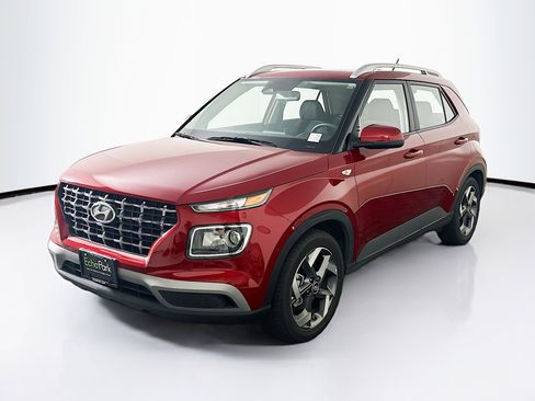 Used 2025 Hyundai Venue SEL image 3