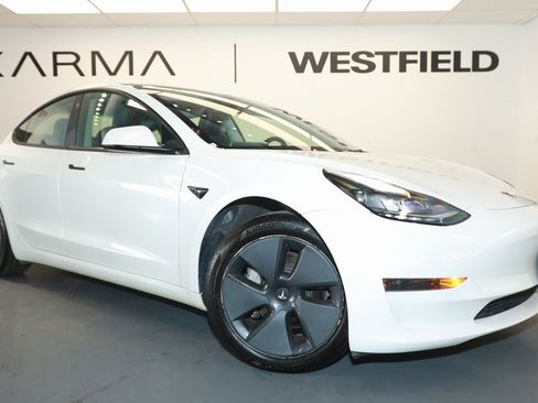 Used 2021 Tesla Model 3 Standard Range Plus image 1