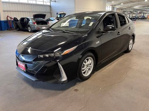 Used 2021 Toyota Prius Prime LE image 7