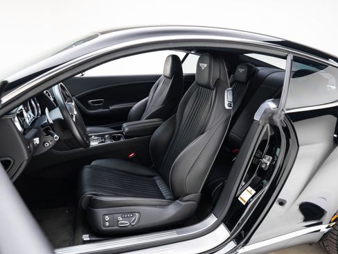 Used 2017 Bentley Continental GT image 32