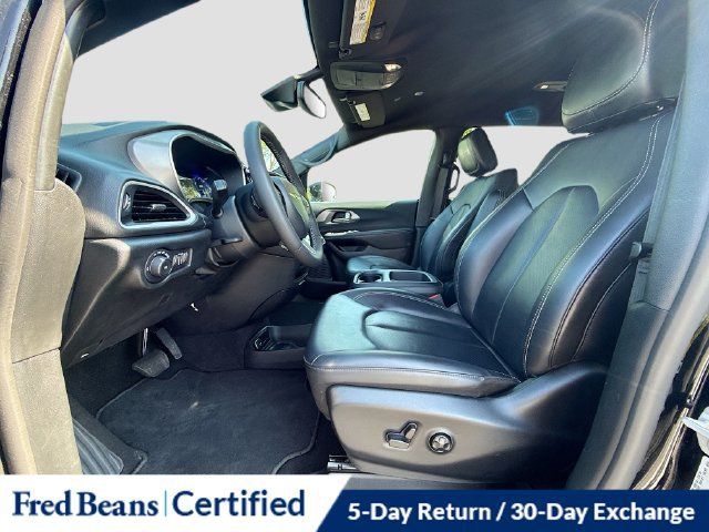 Used 2025 Chrysler Pacifica Select FWD image 23