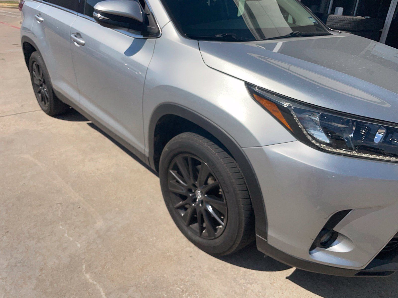 Used 2019 Toyota Highlander SE FWD image 5