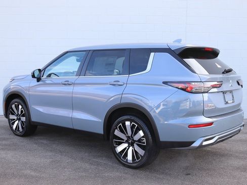 New 2026 Mitsubishi Outlander SE image 3
